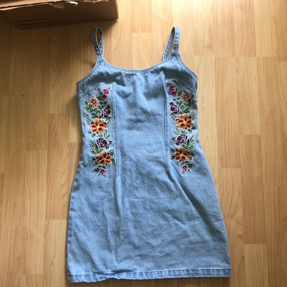 S F21 beautiful denim floral mini dress - Picture 4 of 6